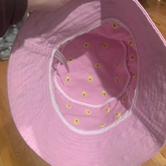 UO• pink embroidered bucket hat sun hat - Picture 8 of 8